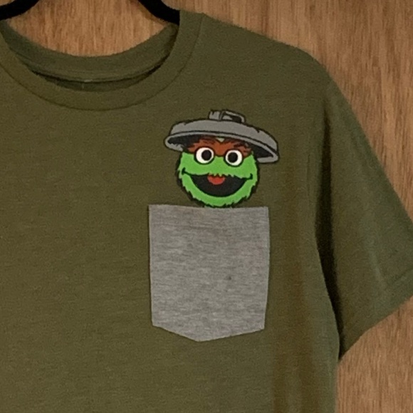SESAME STREET OSCAR THE GROUCH POCKET TEE! - Picture 6 of 8